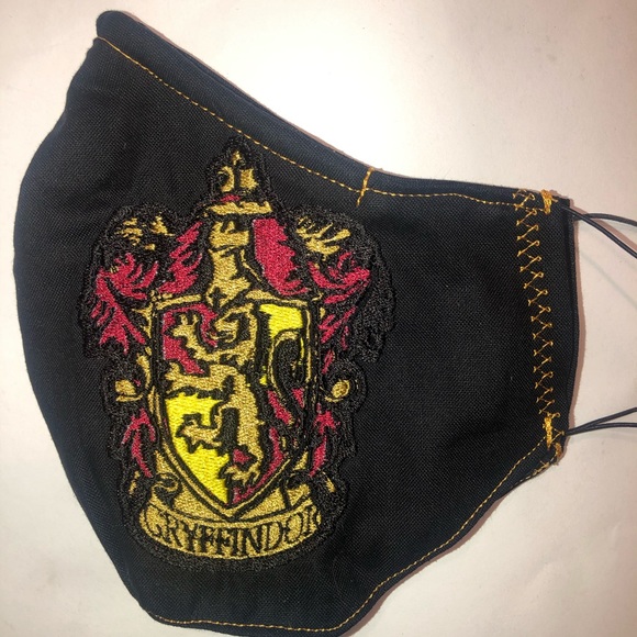 Harry Potter Gryffindor Washable Face Mask - Picture 4 of 5
